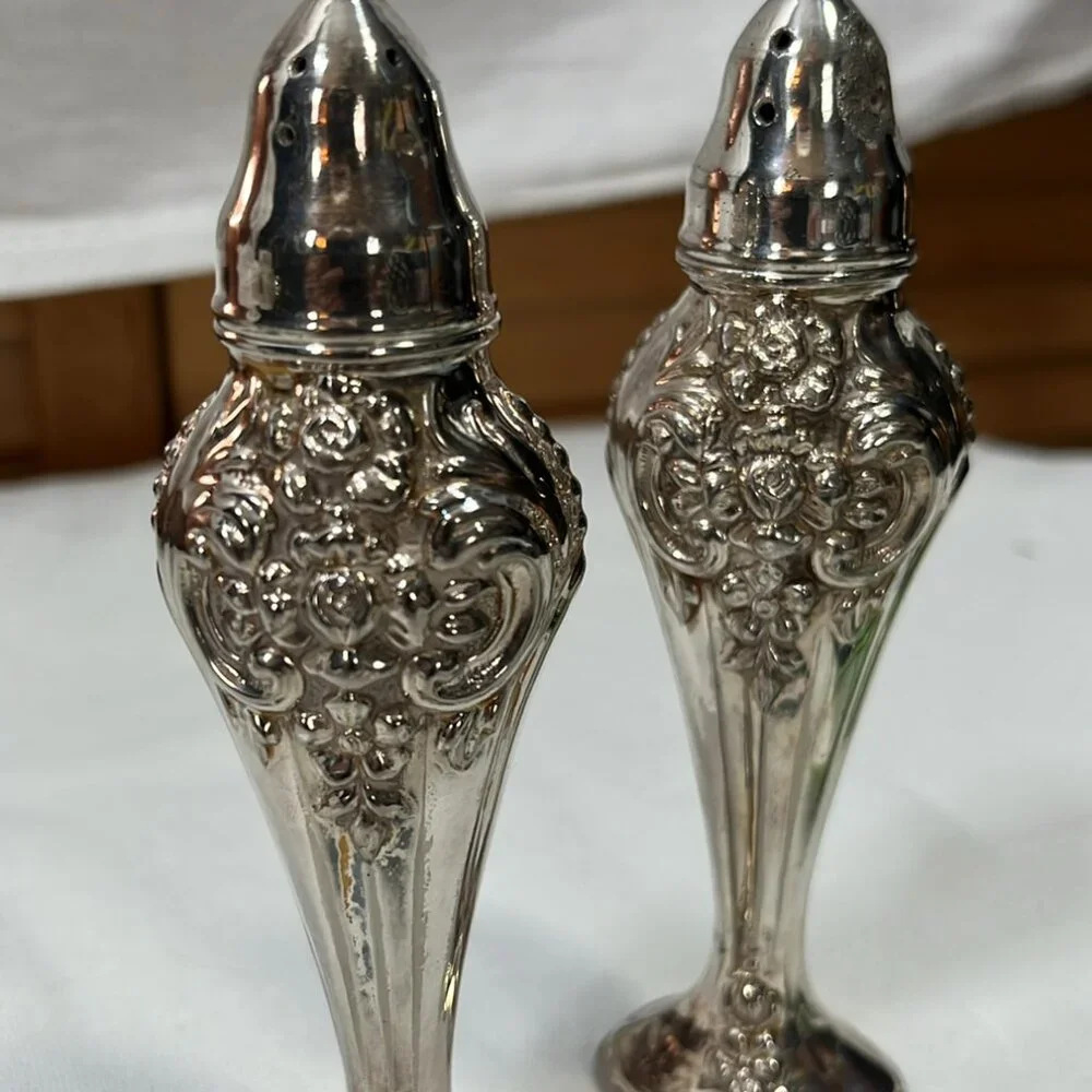Rogers  1881  Oneida‎ Ornate  Silver Plate salt and pepper shakers Vintage 5.5”